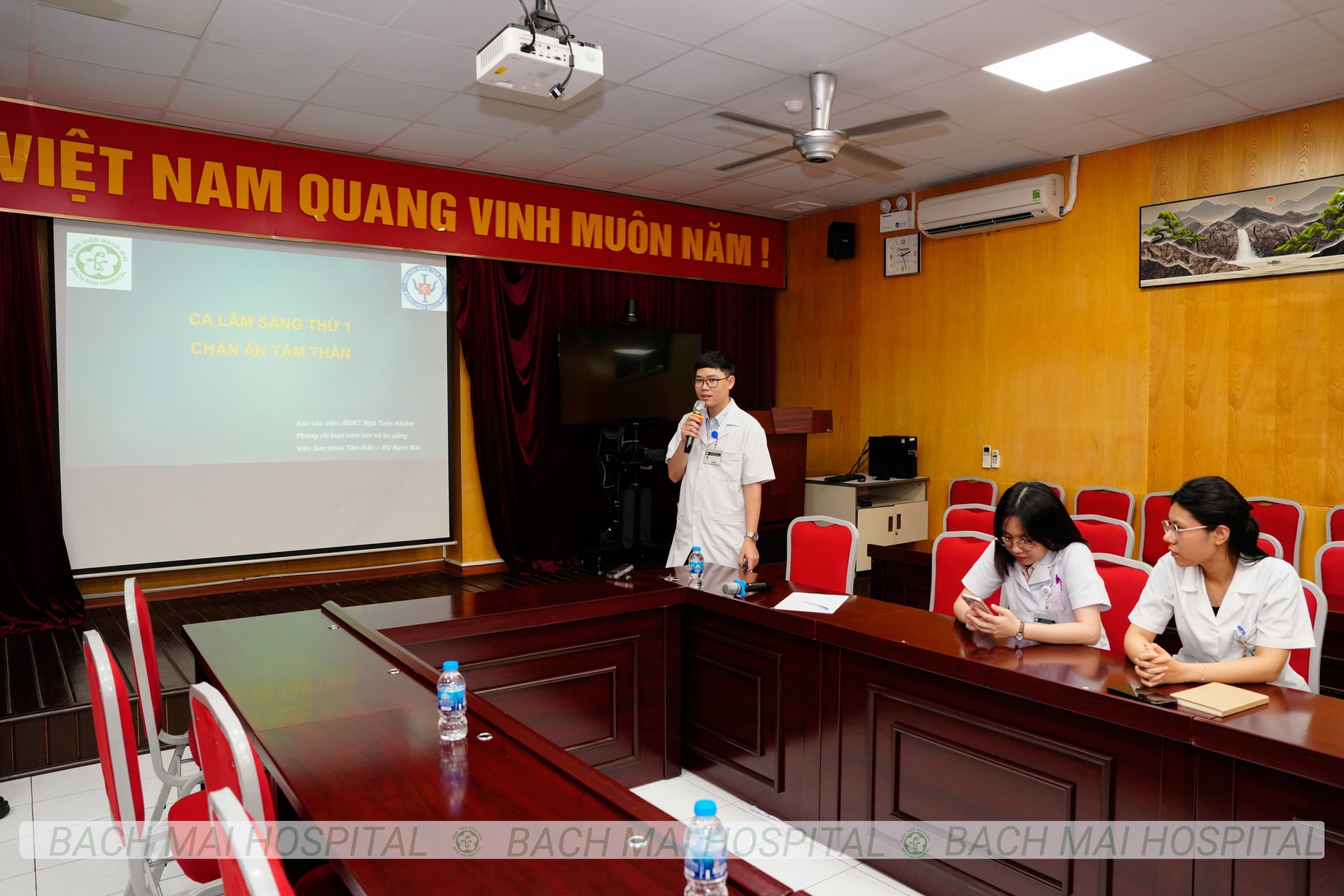 Mặc cảm vì thân hình 'không cân đối', thiếu nữ 17 tuổi ăn kiêng giảm cân đến mức nhập viện- Ảnh 1. Mặc cảm vì thân hình 'không cân đối', thiếu nữ 17 tuổi ăn kiêng giảm cân đến mức nhập viện- Ảnh 1.