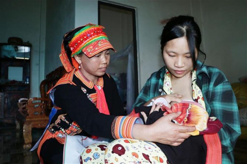 Bộ Y tế đề xuất tăng phụ cấp cho nhân viên y tế thôn, tổ dân phố, cô đỡ thôn, bản- Ảnh 2. Bộ Y tế đề xuất tăng phụ cấp cho nhân viên y tế thôn, tổ dân phố, cô đỡ thôn, bản- Ảnh 2.
