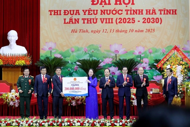 Hà Tĩnh tổ chức Đại hội thi đua yêu nước lần thứ VIII- Ảnh 1. Hà Tĩnh tổ chức Đại hội thi đua yêu nước lần thứ VIII- Ảnh 1.