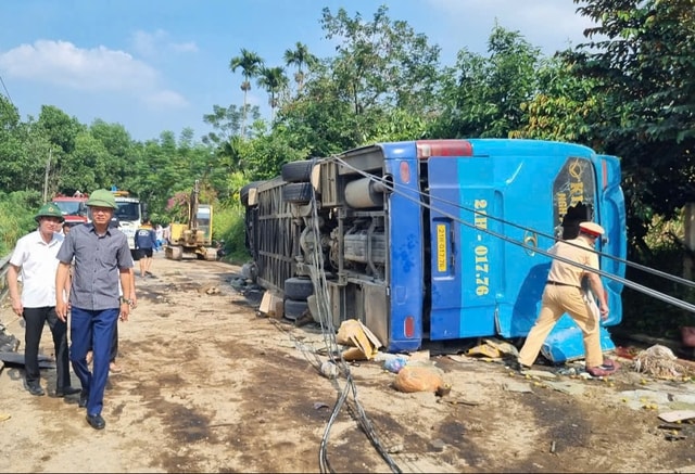 Tài xế trong vụ xe giường nằm gặp nạn khiến 23 người thương vong: 'Xe mất phanh rồi cả nhà ơi! Dậy! Nhảy xuống!'- Ảnh 2. Tài xế trong vụ xe giường nằm gặp nạn khiến 23 người thương vong: 'Xe mất phanh rồi cả nhà ơi! Dậy! Nhảy xuống!'- Ảnh 2.