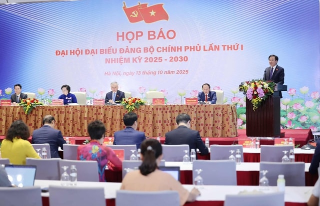 Chính phủ không né tránh mà luôn đối mặt, giải quyết những vấn đề đã tồn tại nhiều năm- Ảnh 1. Chính phủ không né tránh mà luôn đối mặt, giải quyết những vấn đề đã tồn tại nhiều năm- Ảnh 1.