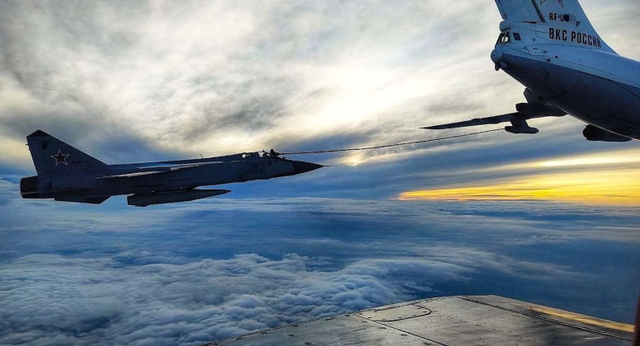 'Sát thủ trên không' MiG-31I tung đòn tên lửa tầm xa vào Ukraine- Ảnh 1. 'Sát thủ trên không' MiG-31I tung đòn tên lửa tầm xa vào Ukraine- Ảnh 1.