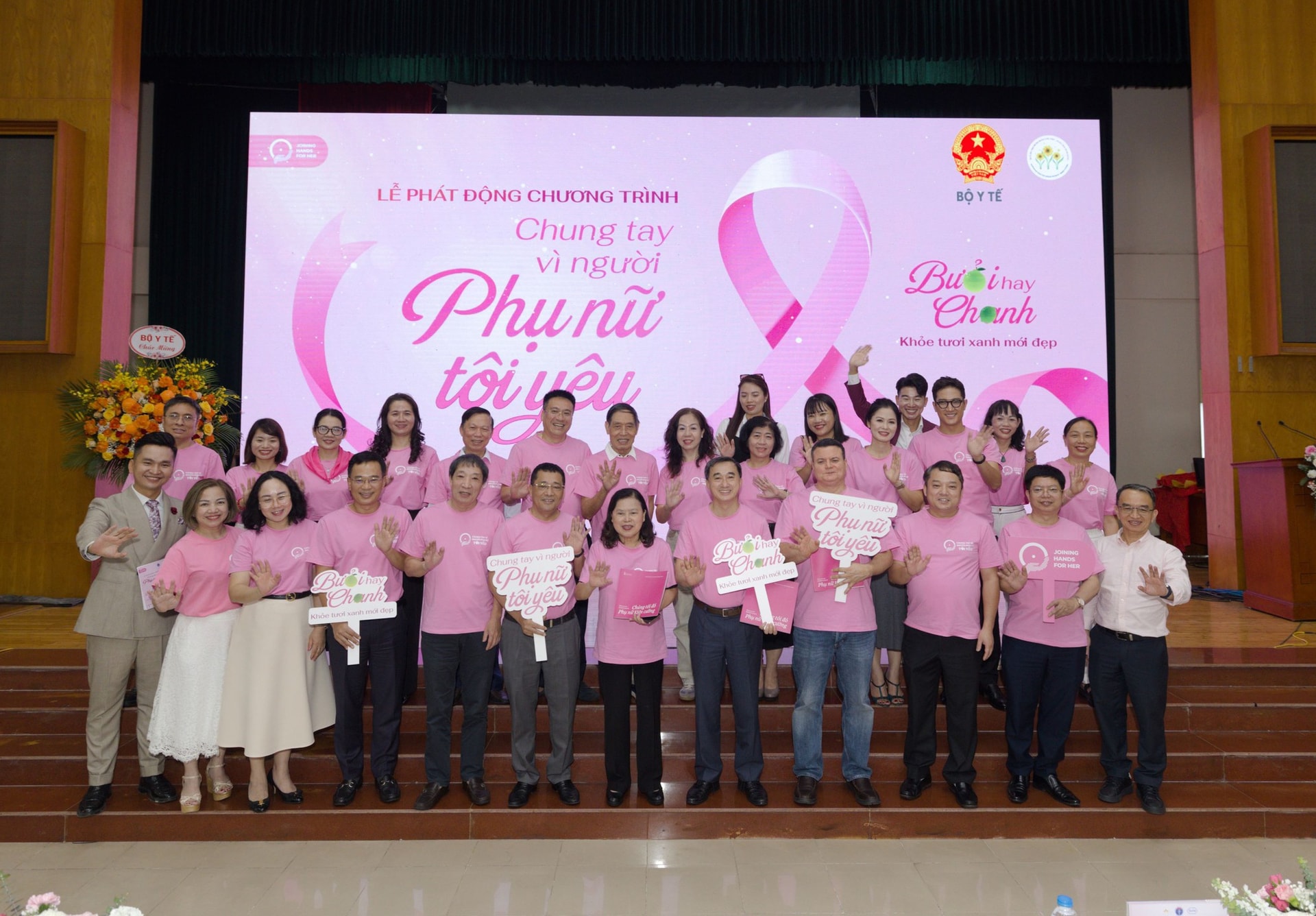 Thứ trưởng Bộ Y tế kêu gọi phụ nữ từ 40 tuổi hãy chủ động tầm soát, phát hiện sớm ung thư vú- Ảnh 5. Thứ trưởng Bộ Y tế kêu gọi phụ nữ từ 40 tuổi hãy chủ động tầm soát, phát hiện sớm ung thư vú- Ảnh 5.