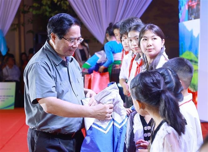 Thủ tướng Phạm Minh Chính dự khởi công trường học tại xã biên giới Bát Mọt, tỉnh Thanh Hoá- Ảnh 4. Thủ tướng Phạm Minh Chính dự khởi công trường học tại xã biên giới Bát Mọt, tỉnh Thanh Hoá- Ảnh 4.