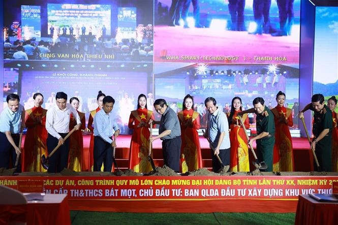 Thủ tướng Phạm Minh Chính dự khởi công trường học tại xã biên giới Bát Mọt, tỉnh Thanh Hoá- Ảnh 2. Thủ tướng Phạm Minh Chính dự khởi công trường học tại xã biên giới Bát Mọt, tỉnh Thanh Hoá- Ảnh 2.