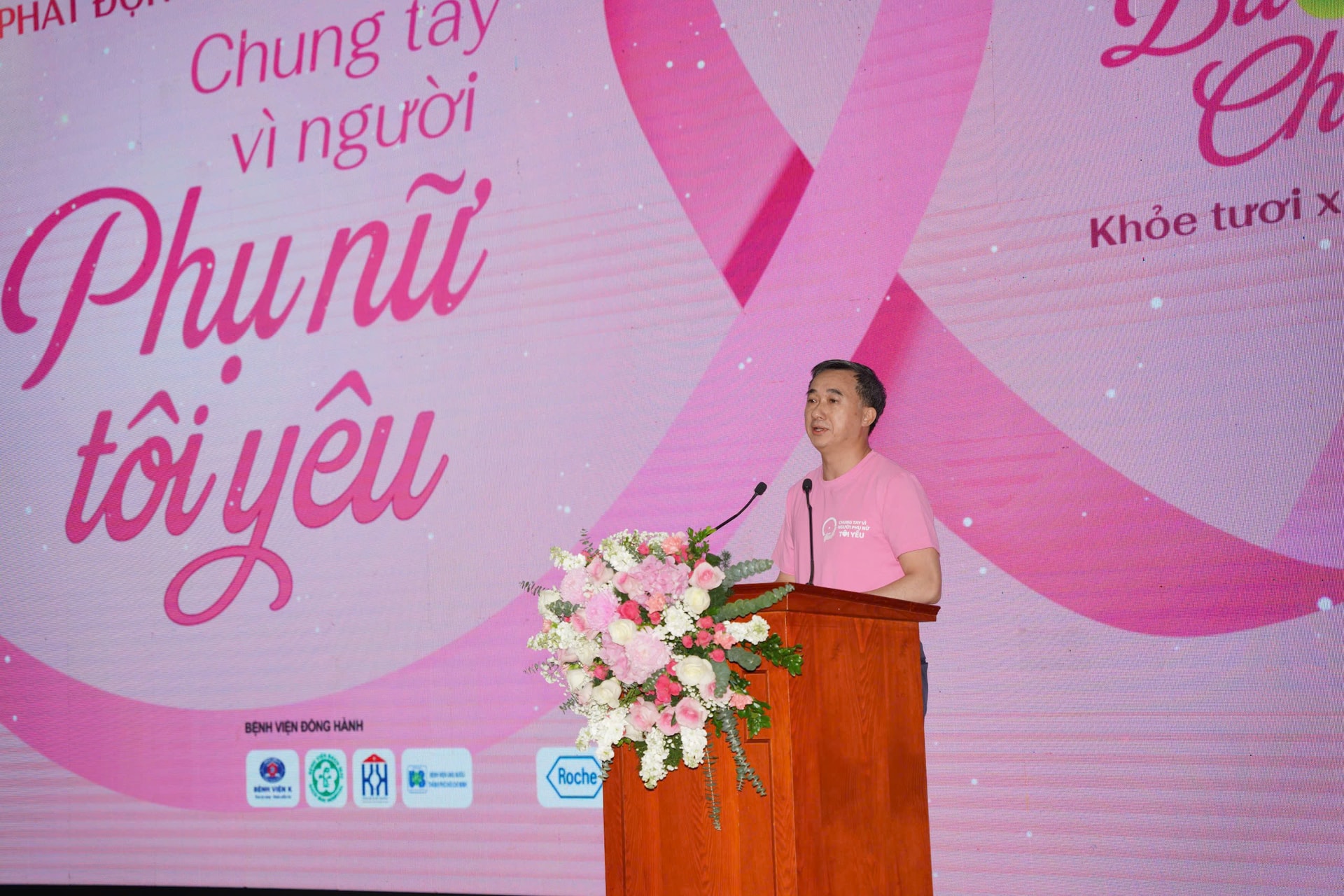 Thứ trưởng Bộ Y tế kêu gọi phụ nữ từ 40 tuổi hãy chủ động tầm soát, phát hiện sớm ung thư vú- Ảnh 1. Thứ trưởng Bộ Y tế kêu gọi phụ nữ từ 40 tuổi hãy chủ động tầm soát, phát hiện sớm ung thư vú- Ảnh 1.