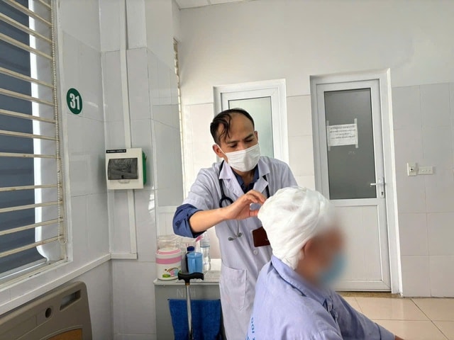 Đầu lở loét, chảy mủ vì tin lời người quen đắp lá chữa zona thần kinh- Ảnh 3. Đầu lở loét, chảy mủ vì tin lời người quen đắp lá chữa zona thần kinh- Ảnh 3.