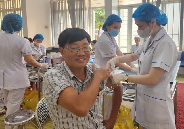 Thái Nguyên khử khuẩn môi trường, tiêm uốn ván miễn phí giúp dân sau lũ- Ảnh 1. Thái Nguyên khử khuẩn môi trường, tiêm uốn ván miễn phí giúp dân sau lũ- Ảnh 1.