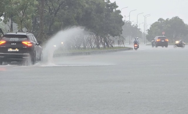 Huế ứng phó mưa lớn kéo dài, hồ chứa thủy điện tăng lưu lượng điều tiết - Ảnh 2.