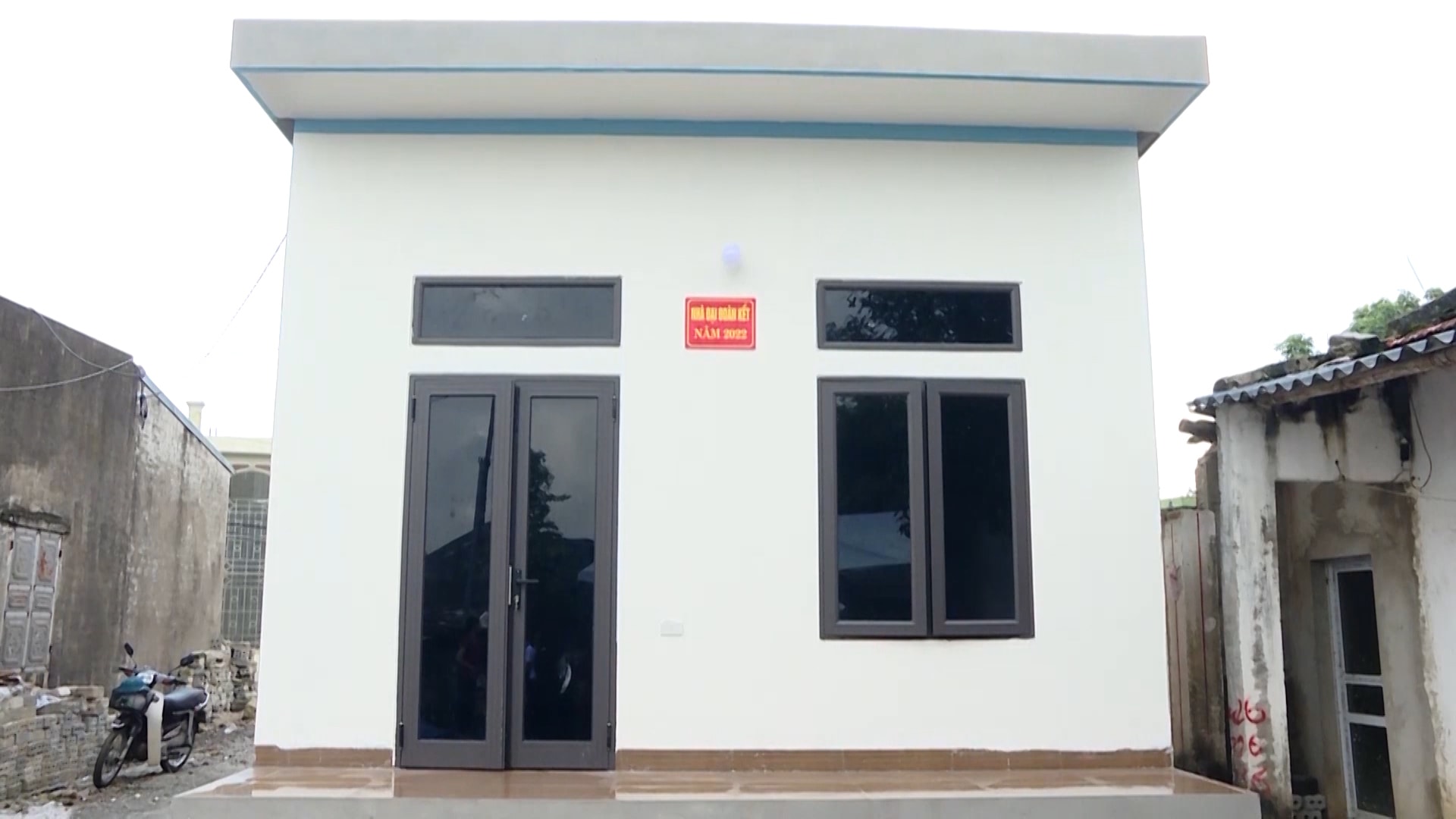 Ninh Bình xóa nhà tạm, nhà dột nát cho hơn 3.600 hộ nghèo và cận nghèo- Ảnh 1. Ninh Bình xóa nhà tạm, nhà dột nát cho hơn 3.600 hộ nghèo và cận nghèo- Ảnh 1.