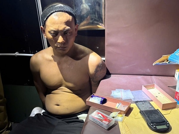 Lật tẩy quán 'karaoke gia đình' ở Hà Nội, phát hiện 9 người dương tính ma túy- Ảnh 2. Lật tẩy quán 'karaoke gia đình' ở Hà Nội, phát hiện 9 người dương tính ma túy- Ảnh 2.