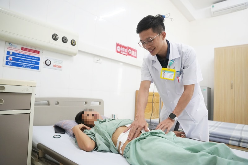 Giành sự sống cho người phụ nữ sốc mất máu, vỡ thận độ V sau tai nạn giao thông - Ảnh 1. Giành sự sống cho người phụ nữ sốc mất máu, vỡ thận độ V sau tai nạn giao thông - Ảnh 1.
