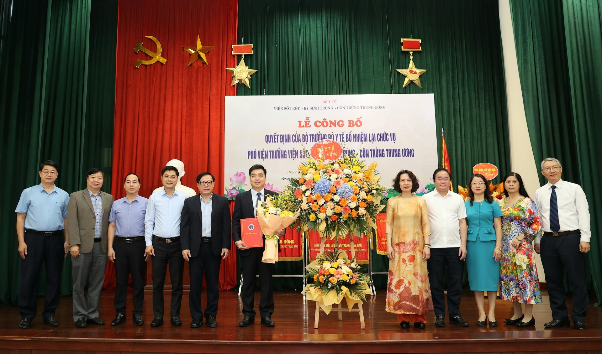 Bộ Y tế bổ nhiệm lại Phó Viện trưởng phụ trách Viện Sốt rét - Ký sinh trùng - Côn trùng Trung ương- Ảnh 4. Bộ Y tế bổ nhiệm lại Phó Viện trưởng phụ trách Viện Sốt rét - Ký sinh trùng - Côn trùng Trung ương- Ảnh 4.