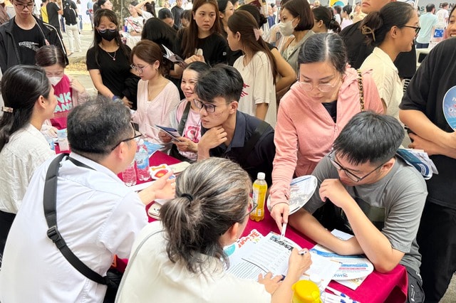 Tuyển sinh đại học 2026: Bộ GD&ĐT 'siết' phương thức, trường đại học rục rịch đổi mới- Ảnh 1. Tuyển sinh đại học 2026: Bộ GD&ĐT 'siết' phương thức, trường đại học rục rịch đổi mới- Ảnh 1.