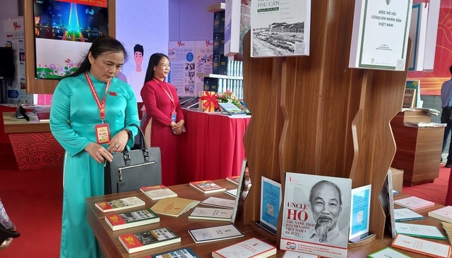 TPHCM tổng kết 50 năm văn học – nghệ thuật: Hành trình sáng tạo đậm nghĩa tình và khát vọng vươn lên- Ảnh 2. TPHCM tổng kết 50 năm văn học – nghệ thuật: Hành trình sáng tạo đậm nghĩa tình và khát vọng vươn lên- Ảnh 2.
