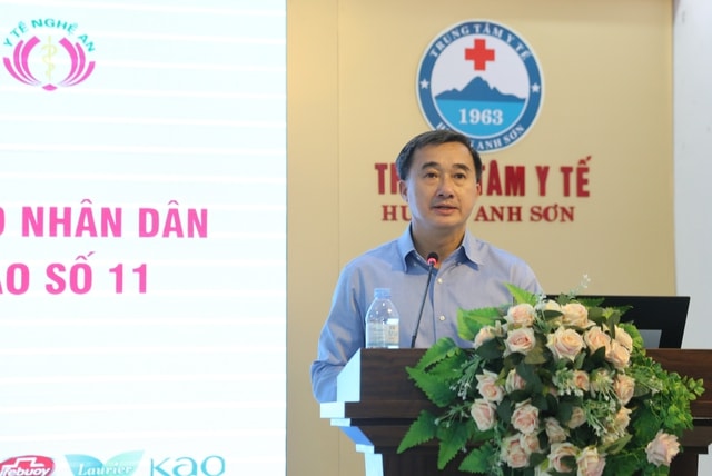 Đoàn công tác Bộ Y tế thăm hỏi, trao quà đồng bào tại Nghệ An: Khám chữa bệnh phải gắn với phòng bệnh suốt vòng đời- Ảnh 2.