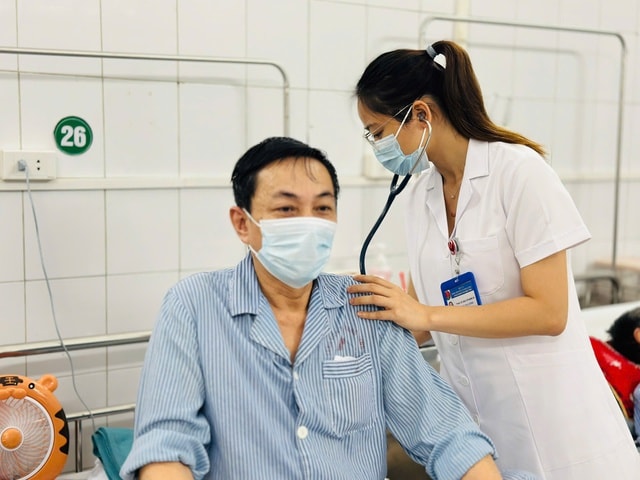 Thuốc lá - 'sát thủ thầm lặng' tàn phá lá phổi và sức khỏe cộng đồng- Ảnh 4. Thuốc lá - 'sát thủ thầm lặng' tàn phá lá phổi và sức khỏe cộng đồng- Ảnh 4.