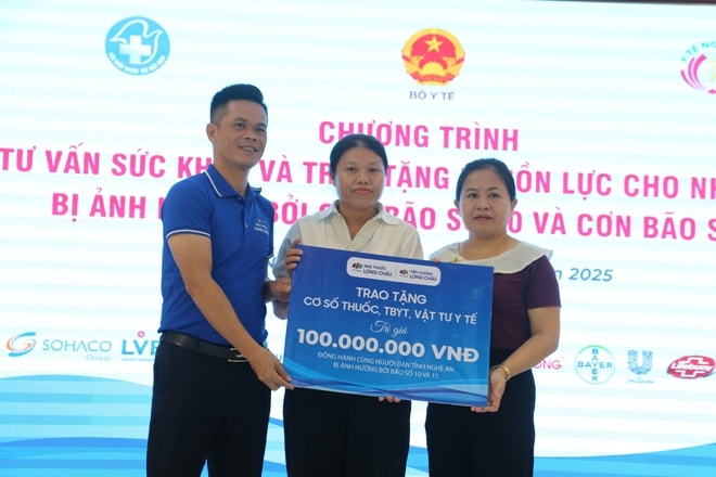 Đoàn công tác Bộ Y tế thăm hỏi, trao quà đồng bào tại Nghệ An: Khám chữa bệnh phải gắn với phòng bệnh suốt vòng đời- Ảnh 5.