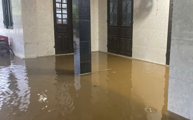 Mưa lớn, hàng nghìn học sinh ở Huế nghỉ học- Ảnh 3. Mưa lớn, hàng nghìn học sinh ở Huế nghỉ học- Ảnh 3.