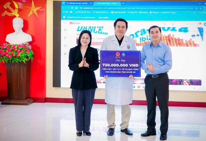 Đoàn công tác Bộ Y tế thăm hỏi, trao quà đồng bào tại Nghệ An: Khám chữa bệnh phải gắn với phòng bệnh suốt vòng đời- Ảnh 4.