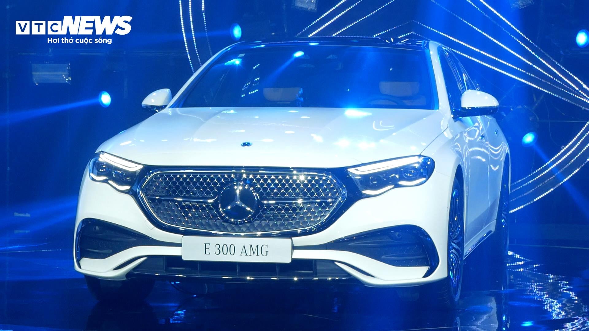 Phiên bản cao cấp nhất E 300 AMG. (Ảnh: Nguyễn Trung)