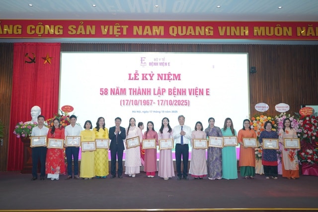 Bệnh viện E kỷ niệm 58 năm thành lập, hướng tới hoàn thiện bệnh án điện tử vì sự hài lòng của người bệnh- Ảnh 5. Bệnh viện E kỷ niệm 58 năm thành lập, hướng tới hoàn thiện bệnh án điện tử vì sự hài lòng của người bệnh- Ảnh 5.