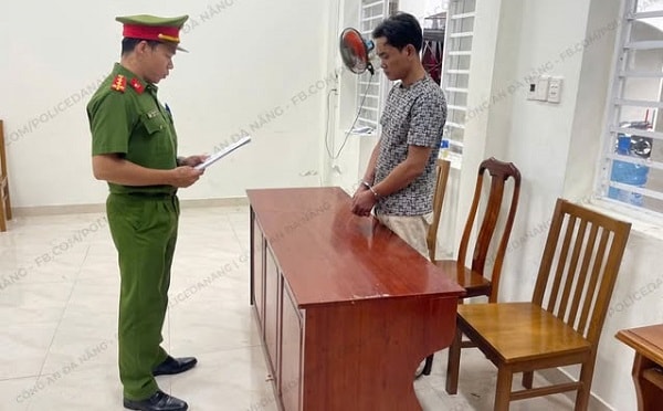 Ghen tuông mù quáng, nam thanh niên tạt xăng đốt người - Ảnh 1. Ghen tuông mù quáng, nam thanh niên tạt xăng đốt người - Ảnh 1.