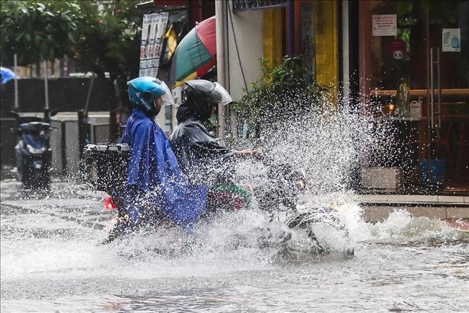 Hàng nghìn người Philippines sơ tán khẩn cấp đề phòng bão Fengshen- Ảnh 1. Hàng nghìn người Philippines sơ tán khẩn cấp đề phòng bão Fengshen- Ảnh 1.