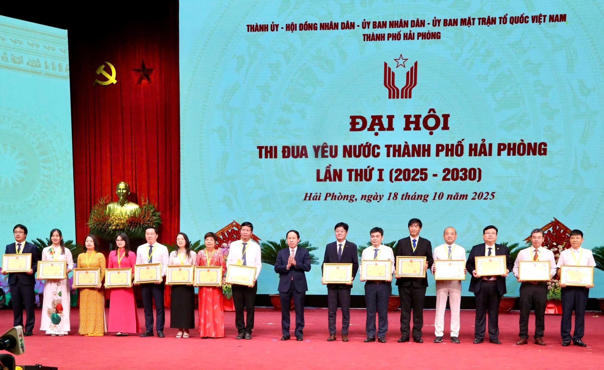 Hải Phòng gắn phong trào thi đua với thực hiện các nhiệm vụ chính trị- Ảnh 6. Hải Phòng gắn phong trào thi đua với thực hiện các nhiệm vụ chính trị- Ảnh 6.