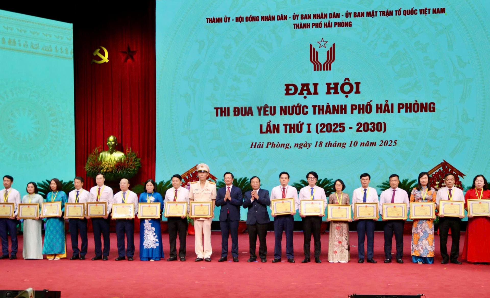 Hải Phòng gắn phong trào thi đua với thực hiện các nhiệm vụ chính trị- Ảnh 7. Hải Phòng gắn phong trào thi đua với thực hiện các nhiệm vụ chính trị- Ảnh 7.