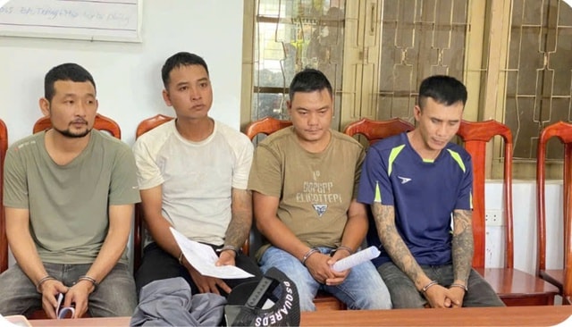 Bắt 4 đối tượng hành hung một tài xế để giành khách- Ảnh 1.