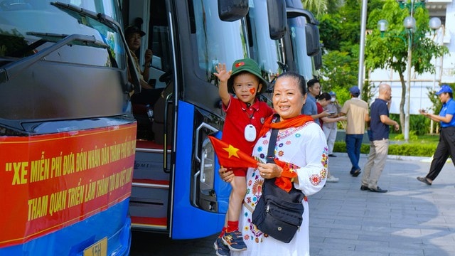 Hà Nội đề xuất tăng cường xe buýt đưa đón người dân dự Hội chợ mùa Thu 2025- Ảnh 2. Hà Nội đề xuất tăng cường xe buýt đưa đón người dân dự Hội chợ mùa Thu 2025- Ảnh 2.