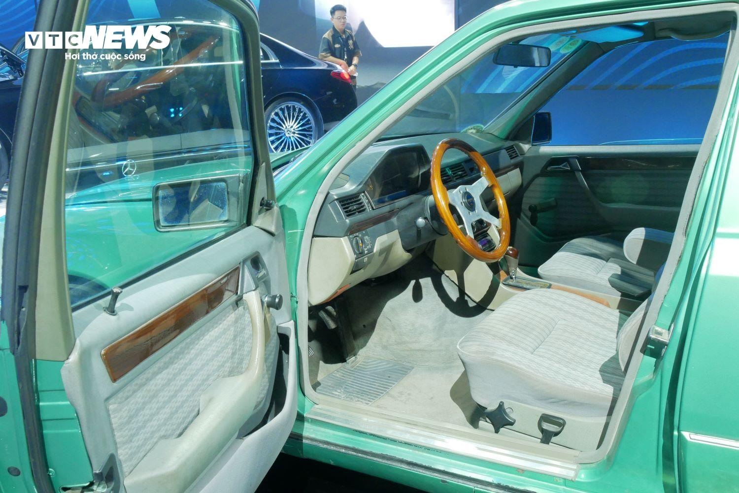 Nội thất mang phong cách đơn giản, đối xứng, tập trung vào chức năng. (Ảnh: Mạnh Hùng)