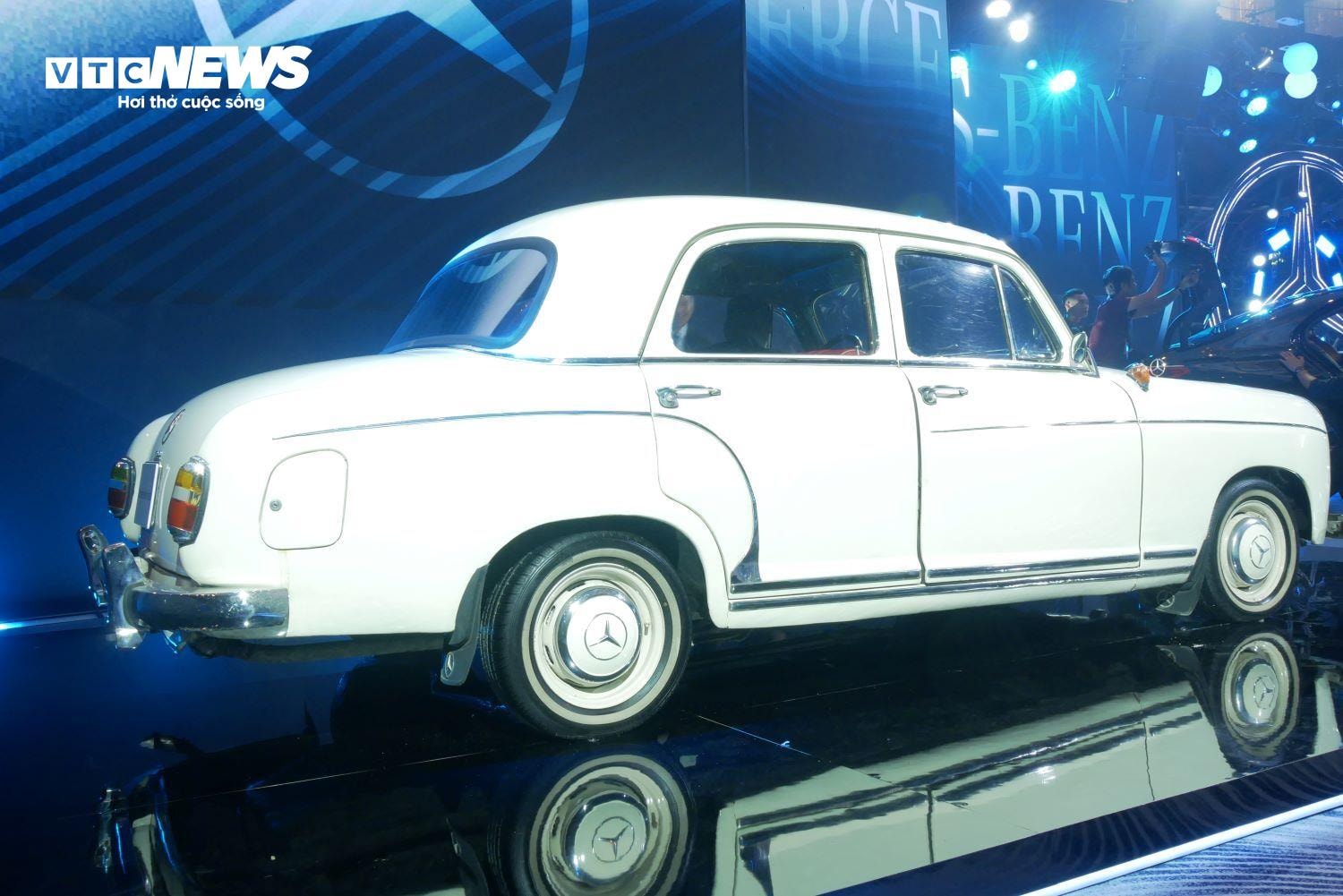 Chiêm ngưỡng 'nữ hoàng xe cổ' Mercedes-Benz 190 Ponton - 3