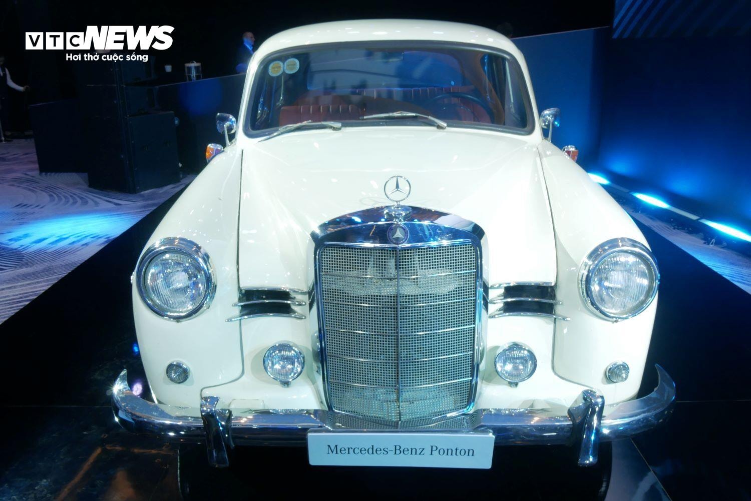 Chiêm ngưỡng 'nữ hoàng xe cổ' Mercedes-Benz 190 Ponton - 2