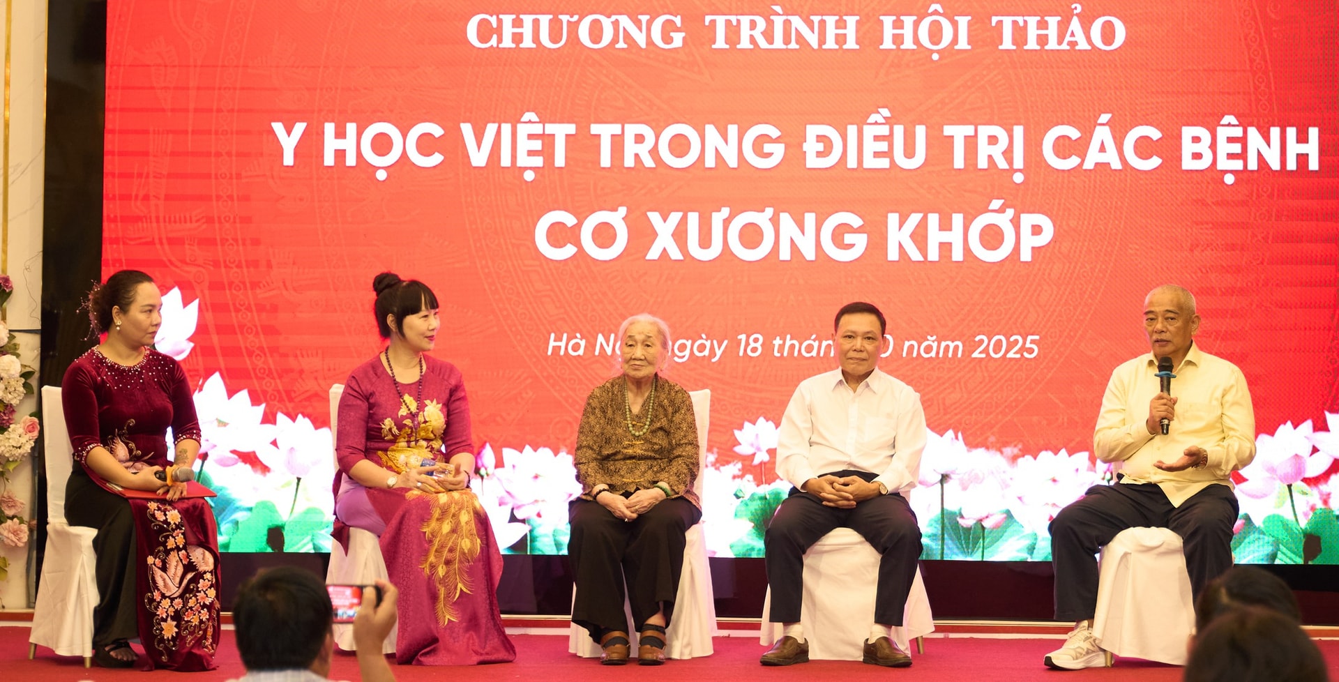 Bệnh cơ xương khớp trẻ hoá, chất lượng cuộc sống người mắc ảnh hưởng nghiêm trọng- Ảnh 2. Bệnh cơ xương khớp trẻ hoá, chất lượng cuộc sống người mắc ảnh hưởng nghiêm trọng- Ảnh 2.