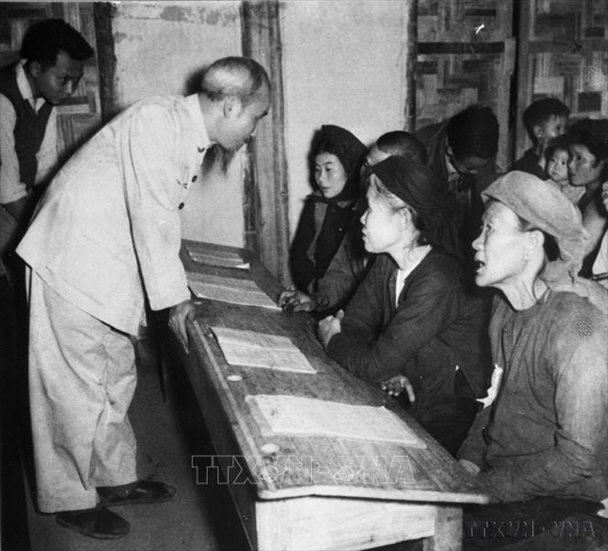 Phụ nữ Việt Nam phát huy truyền thống vẻ vang trong kỷ nguyên mới- Ảnh 1.