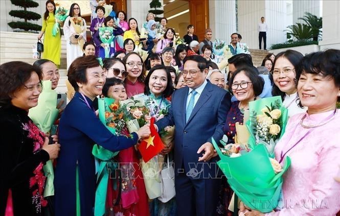 Phụ nữ Việt Nam phát huy truyền thống vẻ vang trong kỷ nguyên mới- Ảnh 6.