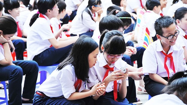 Nhiều địa phương siết quản lý điện thoại học đường- Ảnh 1.