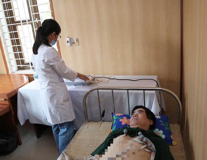 Hơn 1.000 người dân Hưng Yên được khám, tầm soát sức khoẻ, cấp phát thuốc miễn phí- Ảnh 15. Hơn 1.000 người dân Hưng Yên được khám, tầm soát sức khoẻ, cấp phát thuốc miễn phí- Ảnh 15.