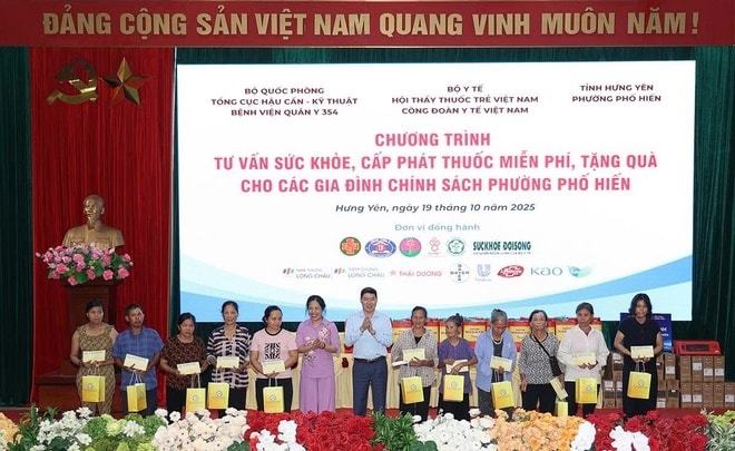 Hơn 1.000 người dân Hưng Yên được khám, tầm soát sức khoẻ, cấp phát thuốc miễn phí- Ảnh 10. Hơn 1.000 người dân Hưng Yên được khám, tầm soát sức khoẻ, cấp phát thuốc miễn phí- Ảnh 10.