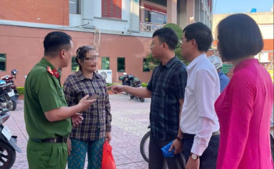 Bị đe dọa 'về tận nhà để bắt', người phụ nữ Hải Phòng vội đến ngân hàng chuyển tiền- Ảnh 1.