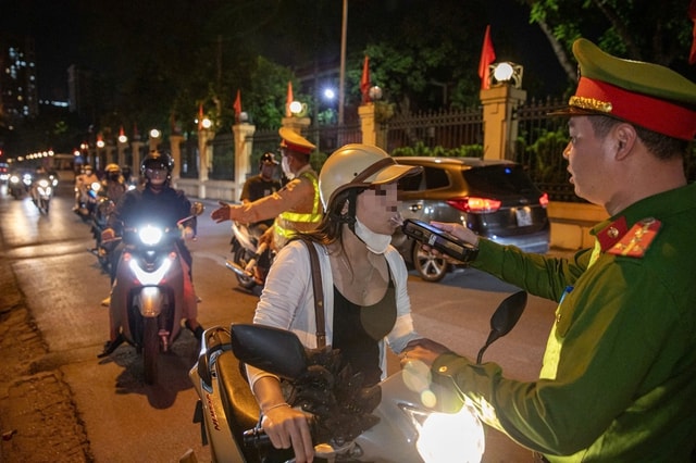Đi liên hoan 20/10, nhiều nữ tài xế vi phạm nồng độ cồn- Ảnh 3. Đi liên hoan 20/10, nhiều nữ tài xế vi phạm nồng độ cồn- Ảnh 3.