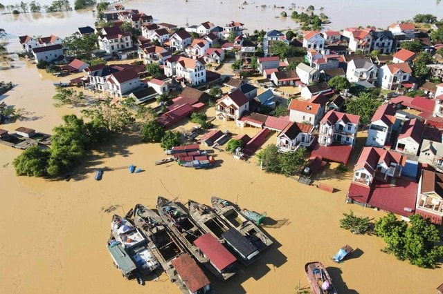 Đảm bảo an toàn hệ thống đê điều ứng phó bão số 12 và mưa lũ- Ảnh 2. Đảm bảo an toàn hệ thống đê điều ứng phó bão số 12 và mưa lũ- Ảnh 2.