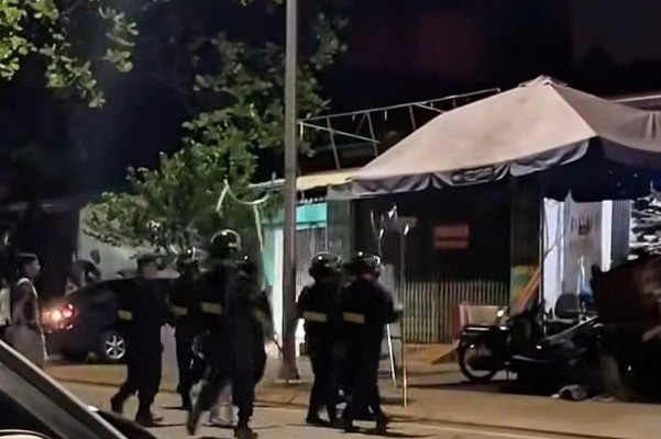 Bắt kẻ ‘ngáo đá’ dùng hung khí tấn công cảnh sát ở Bắc Ninh- Ảnh 1.