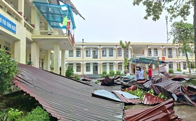 Trường học miền Trung sẵn sàng học trực tuyến trước bão số 12- Ảnh 1. Trường học miền Trung sẵn sàng học trực tuyến trước bão số 12- Ảnh 1.