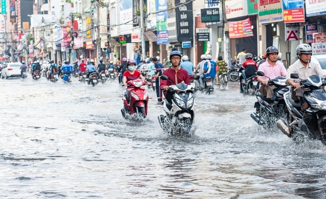 Mùa mưa kéo dài 2025: Nguy cơ dịch cúm tăng cao- Ảnh 1.