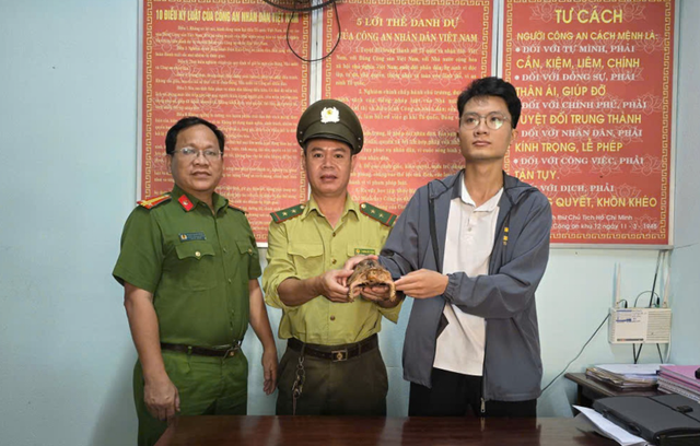 Nam thanh niên bất ngờ gặp động vật quý hiếm nhóm IB gần phòng trọ- Ảnh 1. Nam thanh niên bất ngờ gặp động vật quý hiếm nhóm IB gần phòng trọ- Ảnh 1.