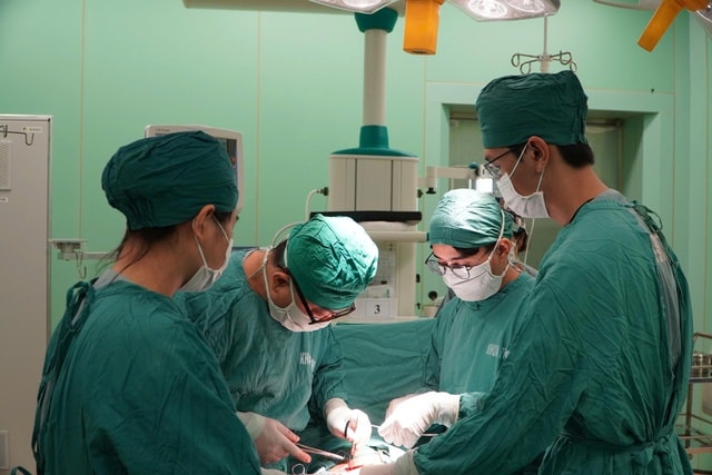 Nam bệnh nhân hoại tử gần 5m ruột non do tắc động mạch hiếm gặp- Ảnh 1. Nam bệnh nhân hoại tử gần 5m ruột non do tắc động mạch hiếm gặp- Ảnh 1.