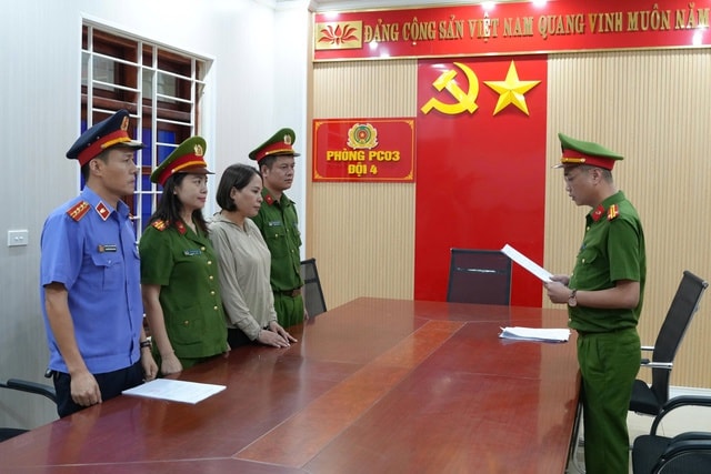 Bắt nữ giám đốc công ty sản xuất hơn 2,7 triệu lít dầu ăn giả bán ra nhiều tỉnh miền Trung- Ảnh 1. Bắt nữ giám đốc công ty sản xuất hơn 2,7 triệu lít dầu ăn giả bán ra nhiều tỉnh miền Trung- Ảnh 1.